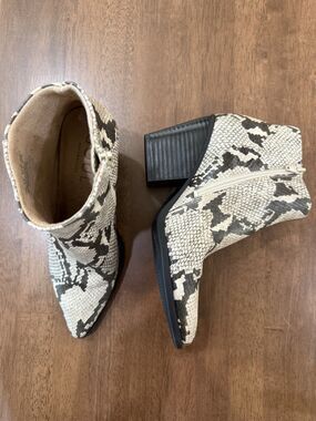Snake Print Ankle Boots Pointed Toe Zip Block Heel Faux Snakeskin Booties US 7.5